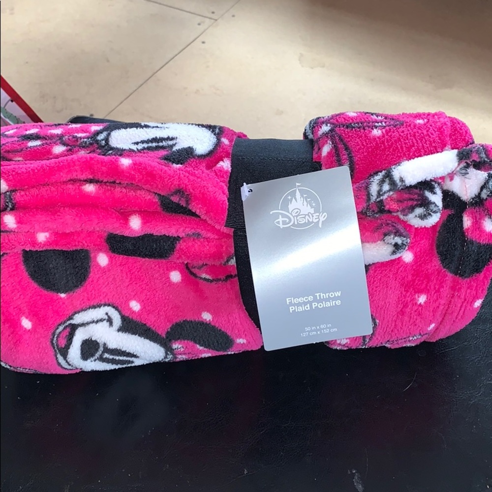 Minnie Mouse microfleece plush throw blanket! - Picture 4 of 4